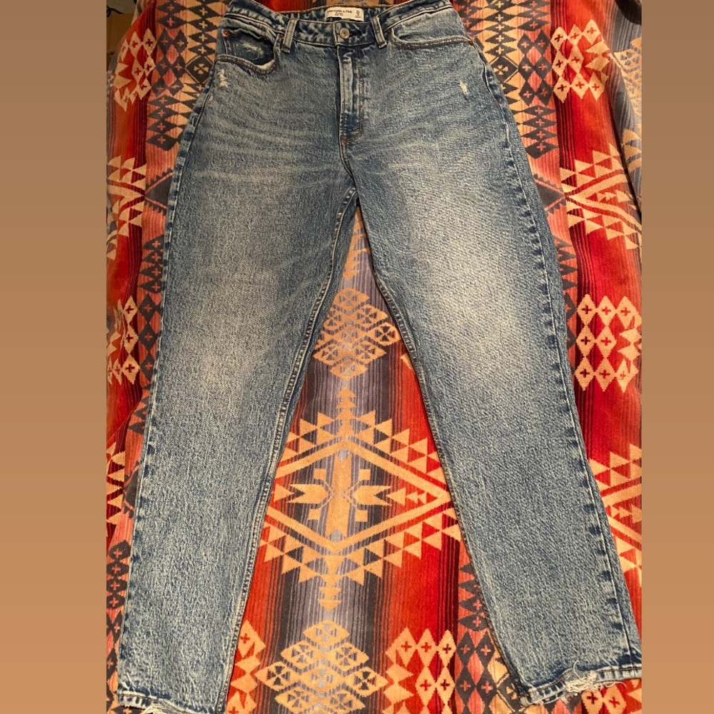 Abercrombie The Mom High Rise Ankle Jeans
